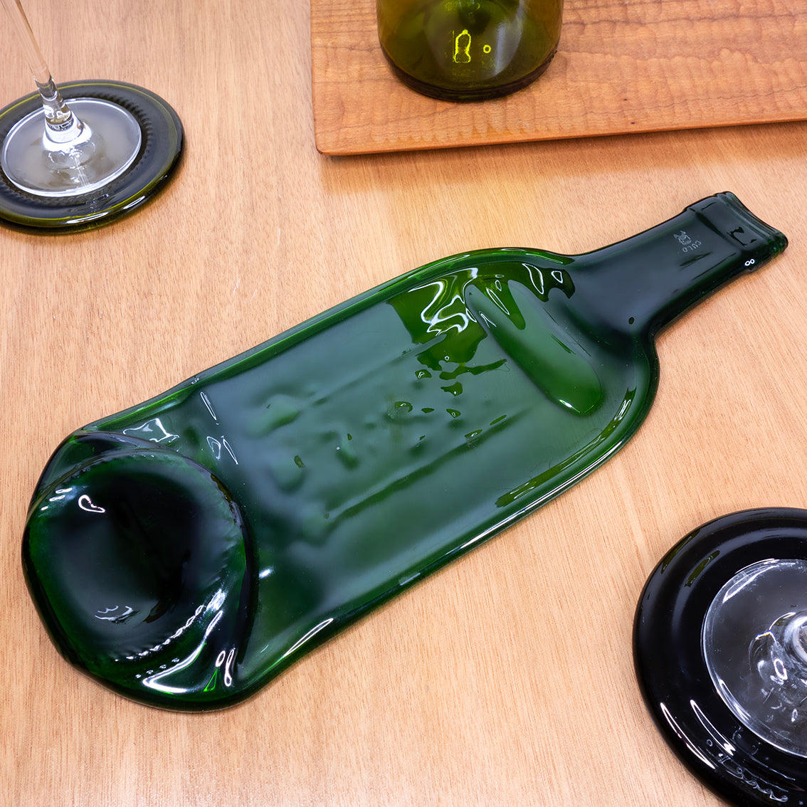 Upcycled aperitif board - Bottle green